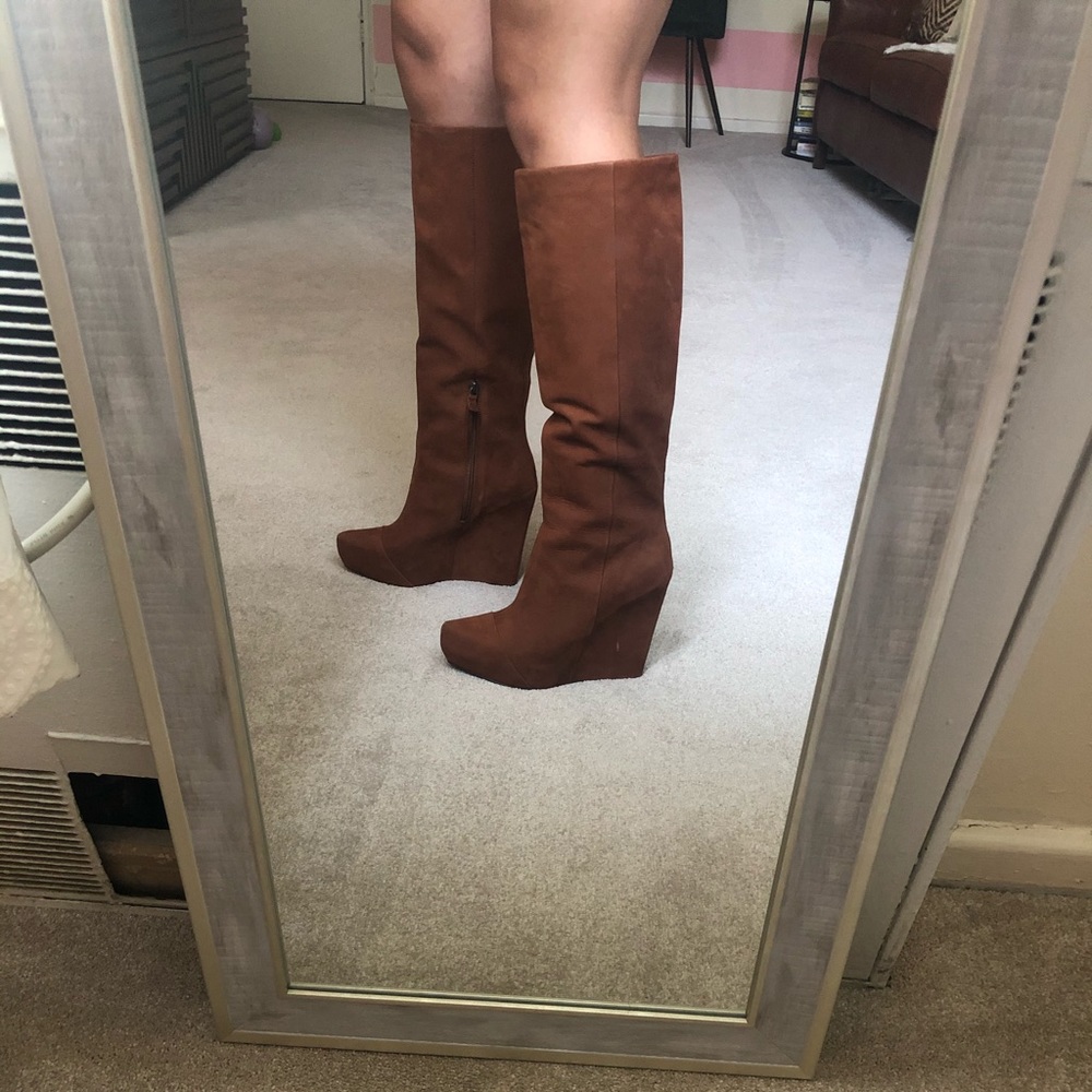 Tall brown, wedge boots.